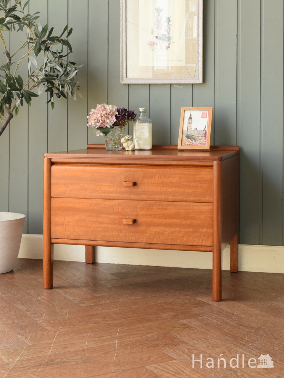 めずらしい大きめサイズのサイドチェスト、チーク材のおしゃれなミッド