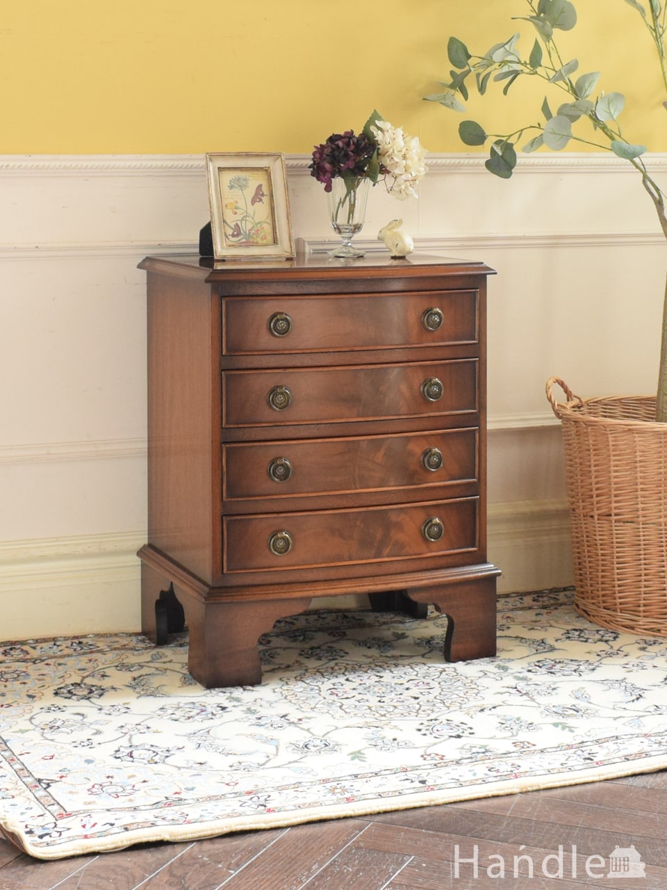 長くて美しい猫足のフレンチチェスト、アンティークのおしゃれな4段
