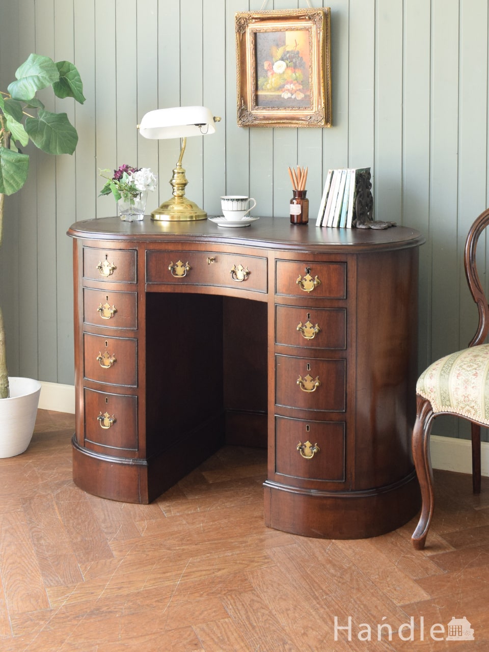 英国らしいアンティークのライティングデスク＆チェア （チェアイン