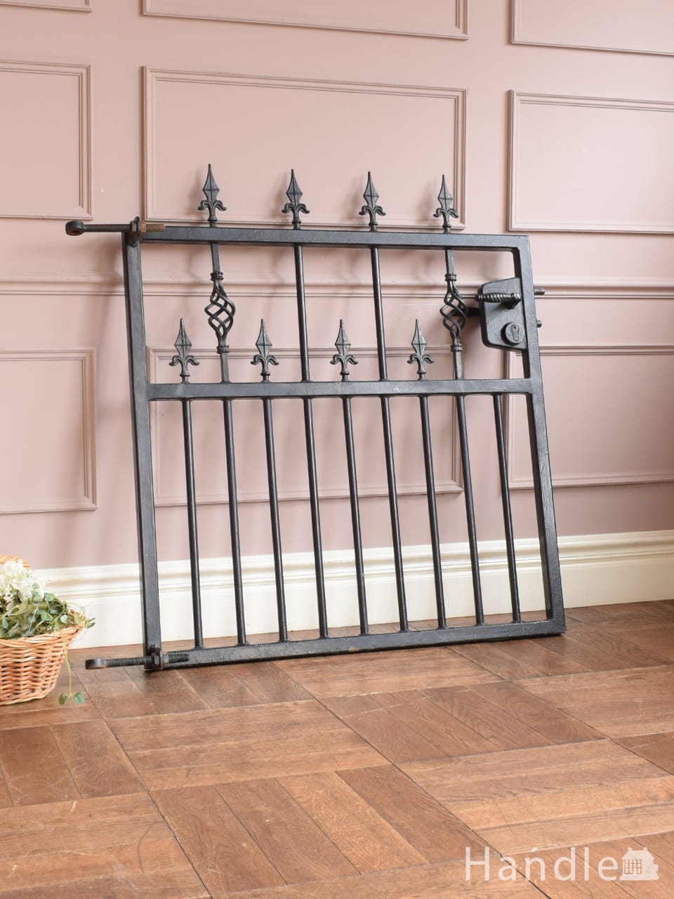 フランスで見つけた折りたたみ式のアンティークランドリーハンガー