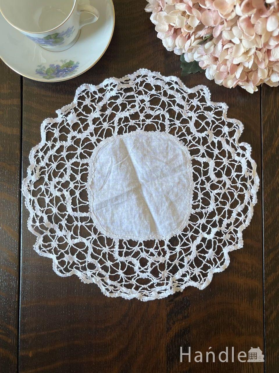 フランスから届いたアンティークのドイリー、フィレレースの