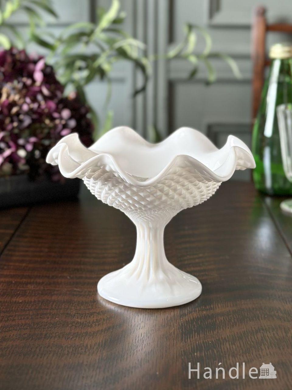 ダブルハンドルのおしゃれなアンティークグラス、プレスドグラスの