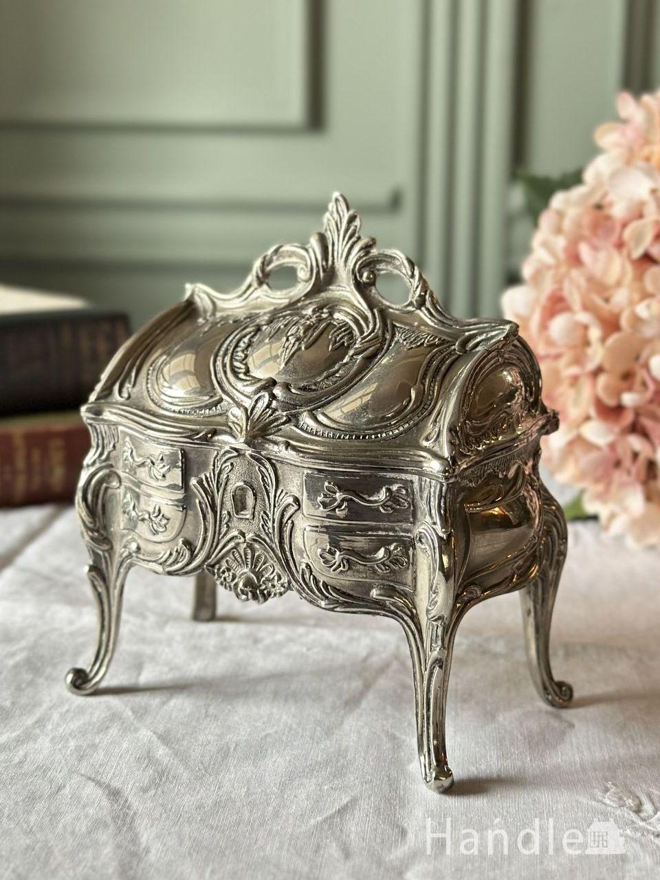 フランスから届いたアンティークの宝石箱、ロココスタイルのジュエリー