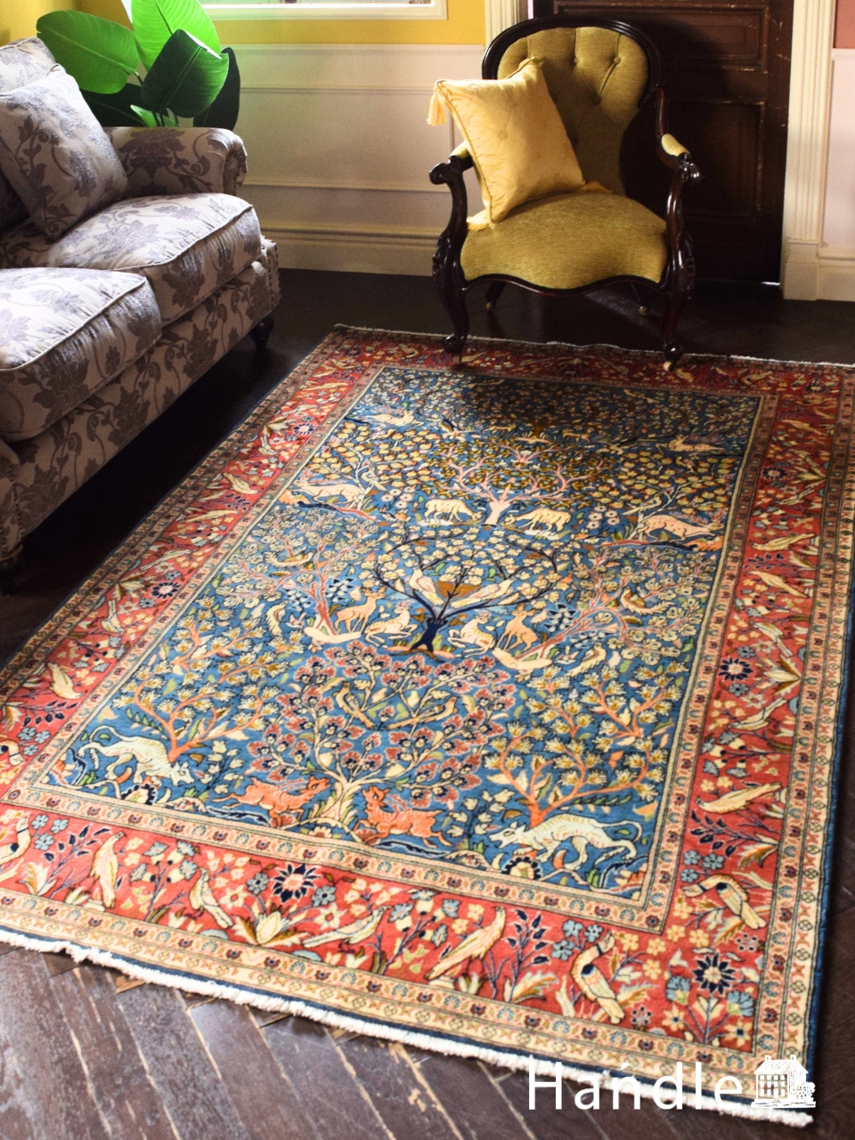 生命力が感じられる美しいペルシャ絨毯、クム（Qum）で織られた