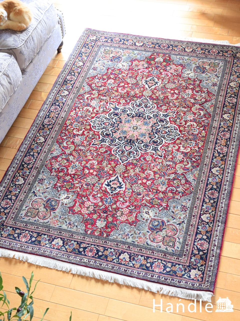 メダリオン模様が美しいビンテージのラグ、モハジェラン（Mohajeran