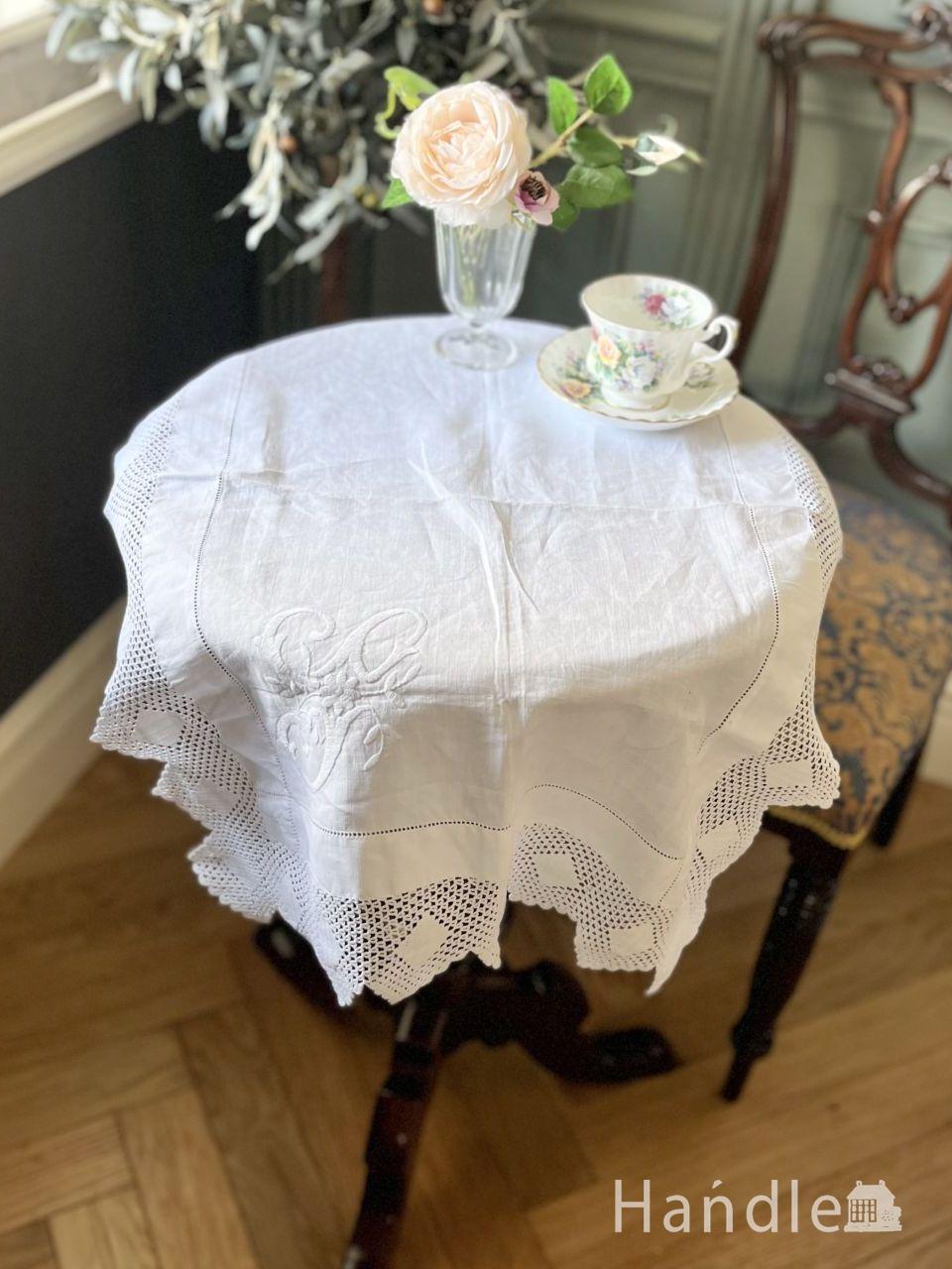 フランスから到着したテーブルクロス、お花畑で小鳥がさえずるデザイン