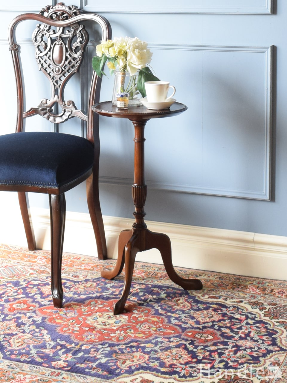 初めてのアンティーク家具にオススメ、グリーンの革張りのワイン