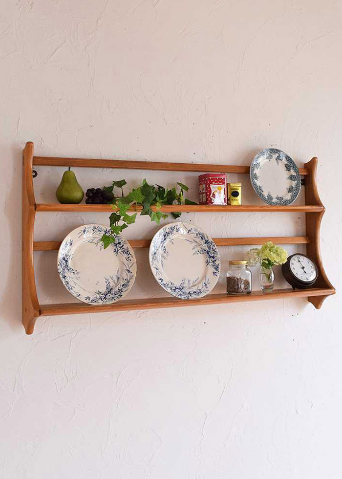 ディッシュラックとは、お皿を収納するための棚のことです。