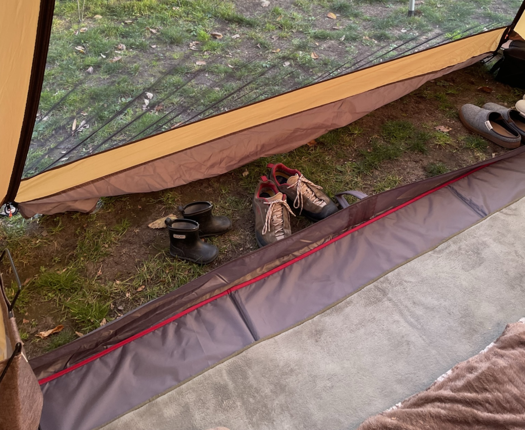 Coleman（コールマン）リビングフロアシートでお座敷スタイル。 | 外の