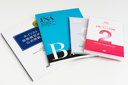 ネイルの資格を取得してサロン就職＆サロン開業|ヒューマンアカデミー