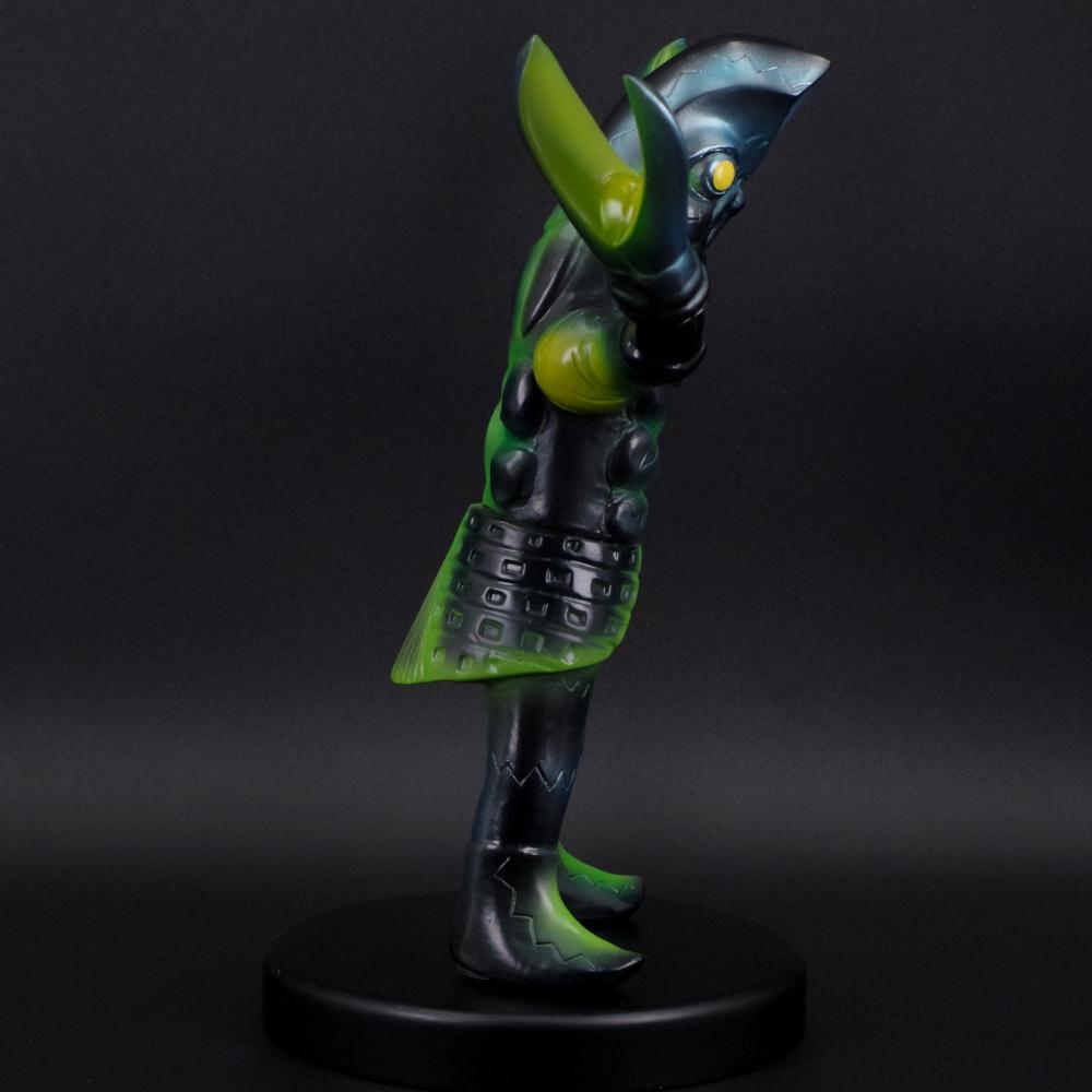 4月26日(土)より販売開始】【マルサン】バルタン星人五代目350 怖れ