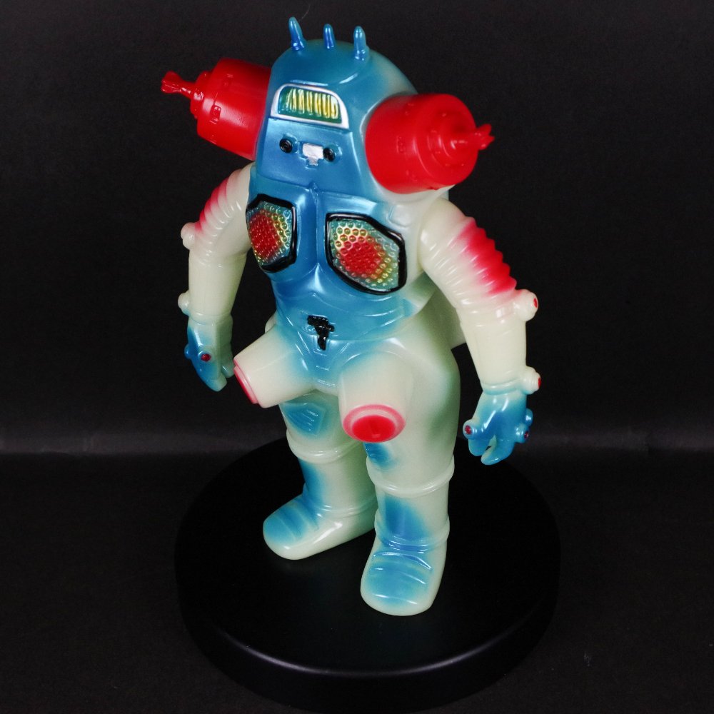 3月9日(日)より販売開始】【ブルマァク】キングジョー(蓄光ブルー)が