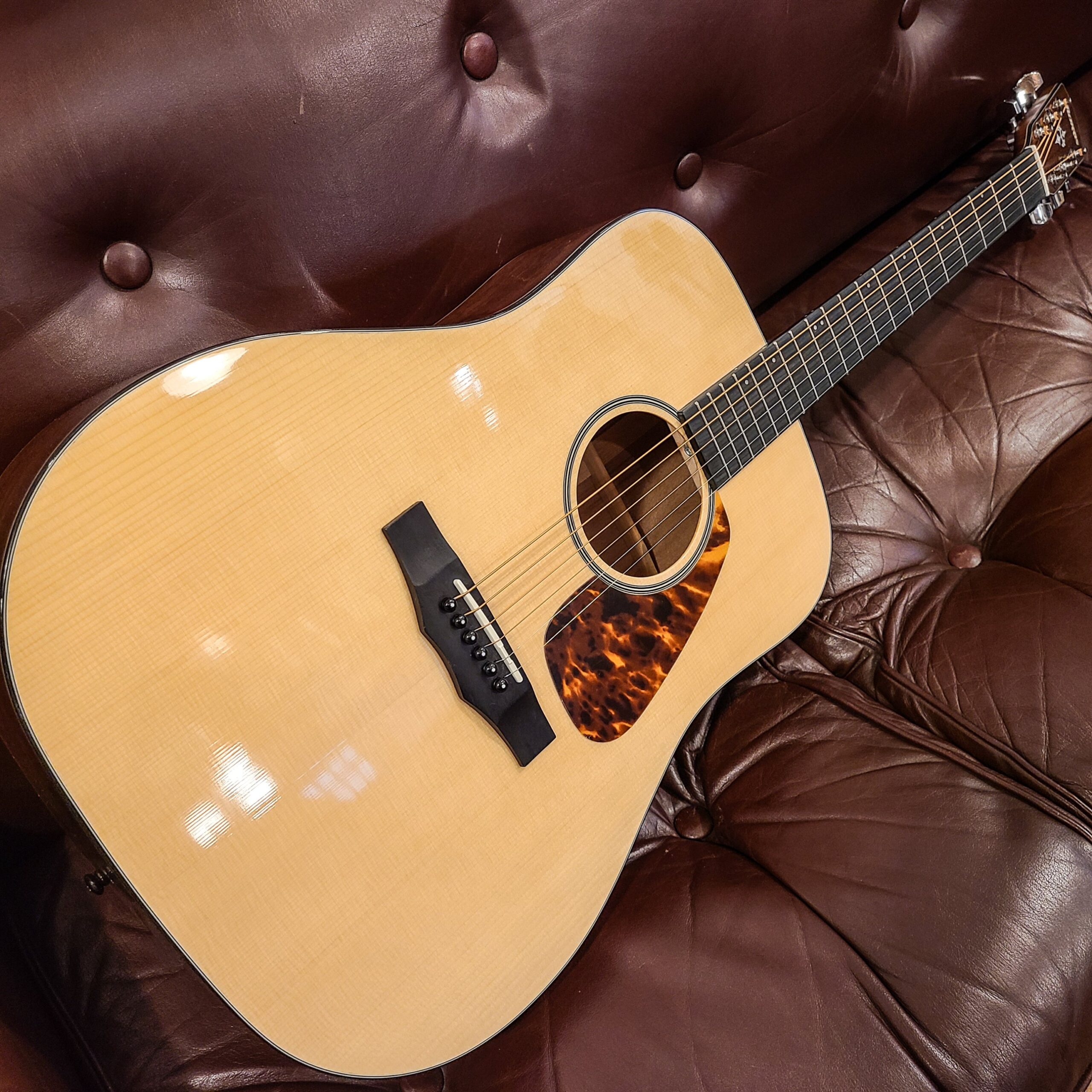 Morris 『M-025』アコースティックギター (スプルース単板/マホガニー