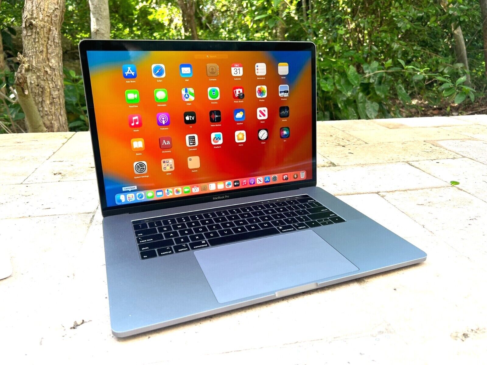 15 Inch MacBook Pro Touch Bar A1707 | 16GB Ram 3.8ghz Turbo i7 | Space