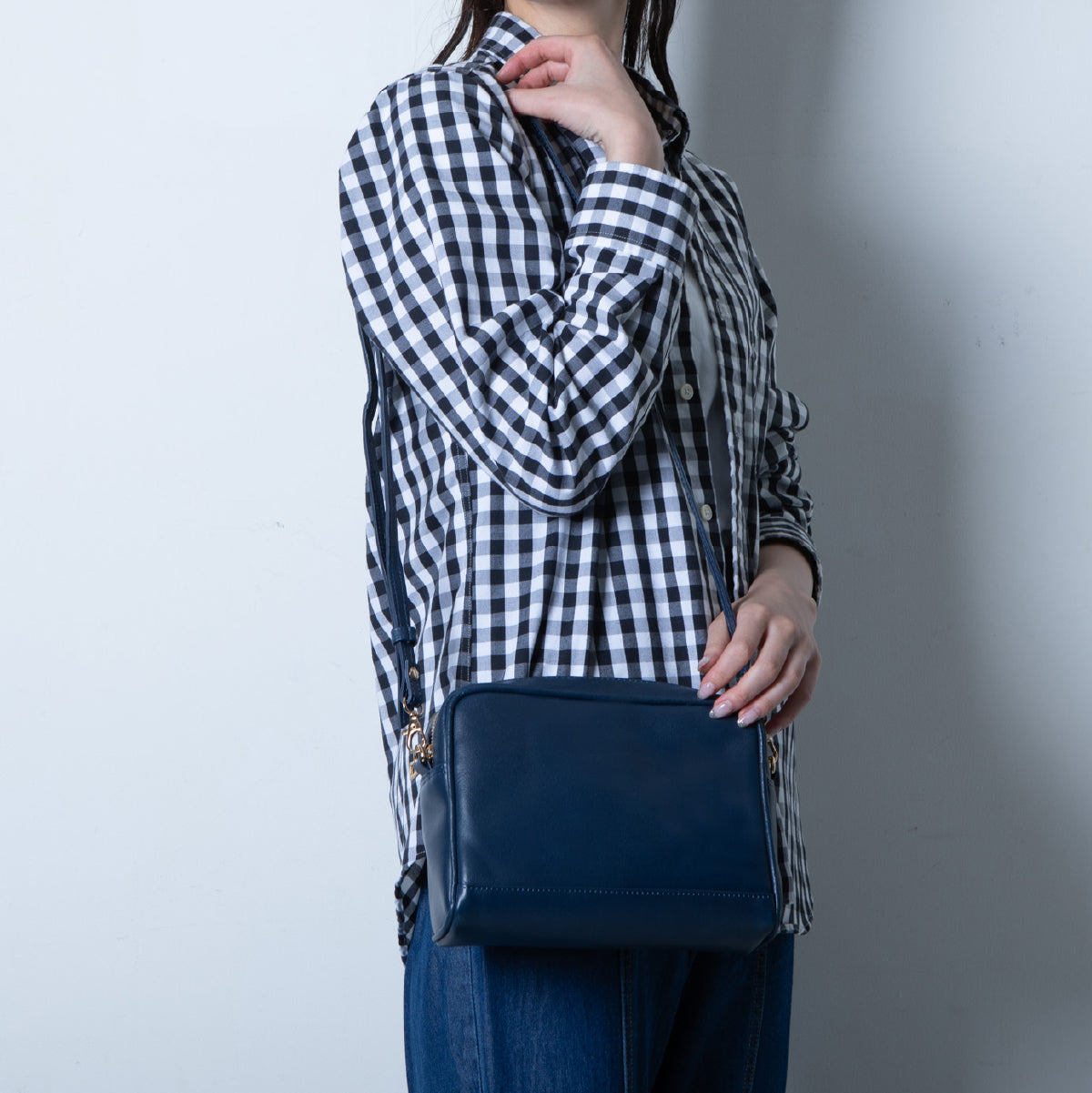 レディースショルダーバッグ タッセルがかわいい 上品なレザーバッグ