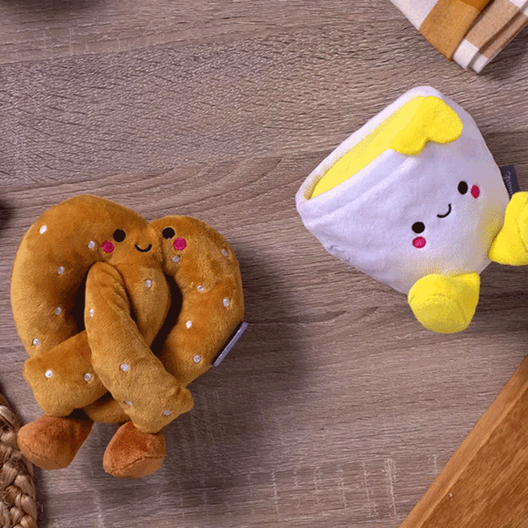 Better Together Pretzel and Cheese Dip Magnetic Plush｜日本ホール