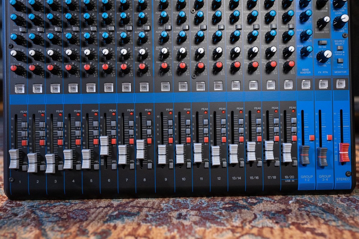 Yamaha MG20XU 20-Channel Analog Mixer with Effects & USB Interface