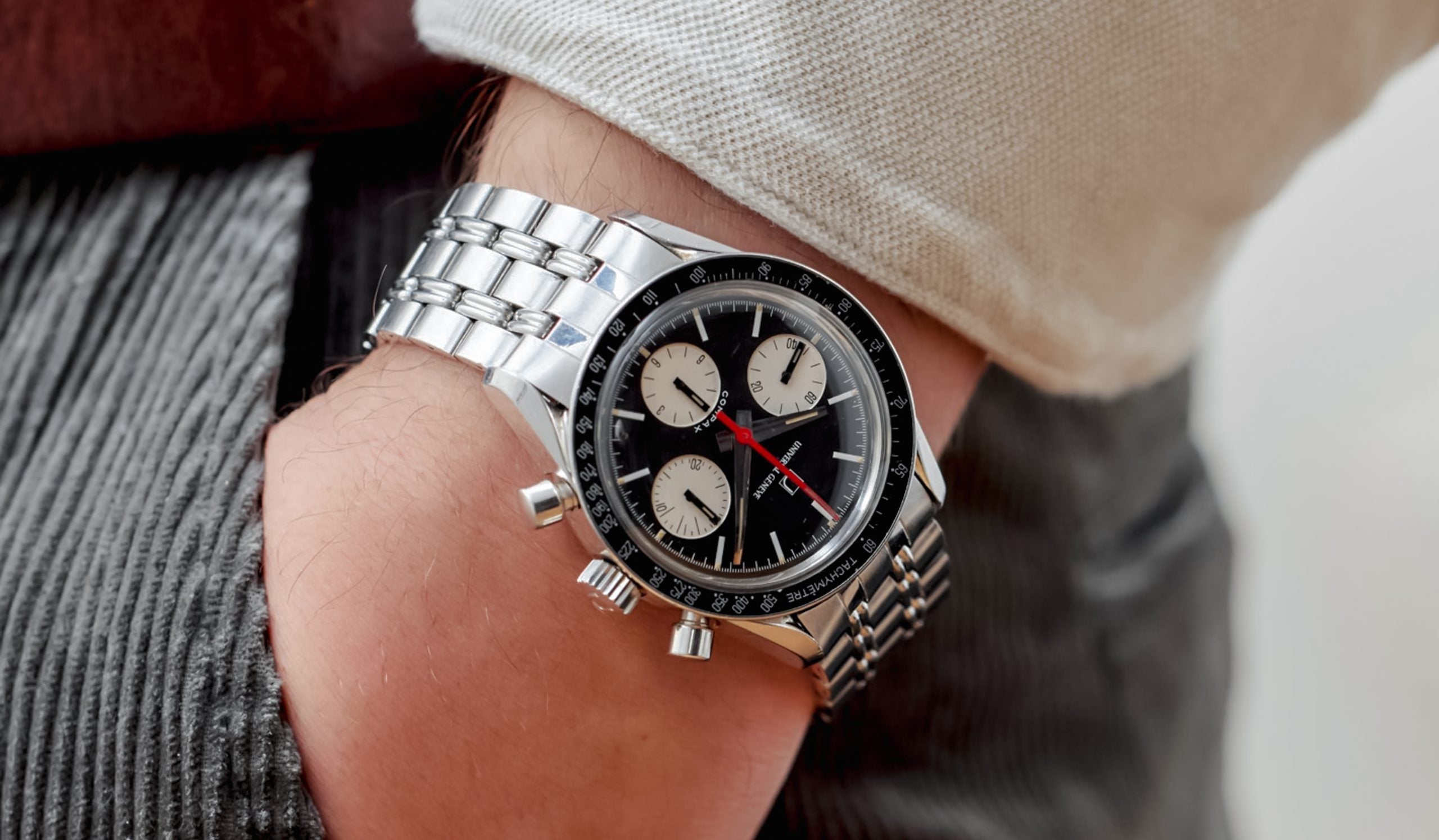 Evil Nina' 885103/01 Universal Genève Compax – Hairspring