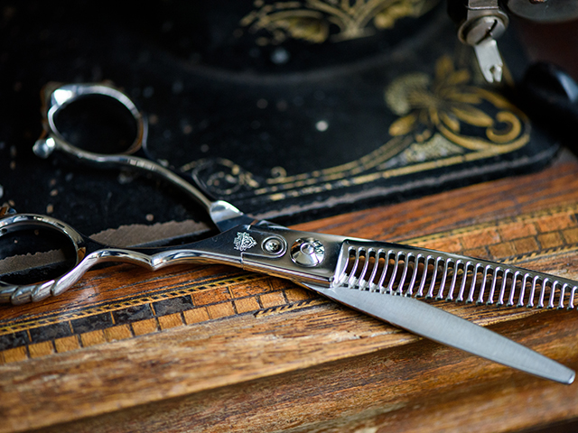 セニングシザー✨切れ味抜群プロ仕様✨理美容師スキバサミ&トリミング
