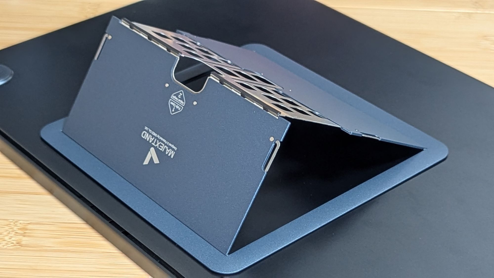 レビュー】ONED Majextand | 傍楽ブログ