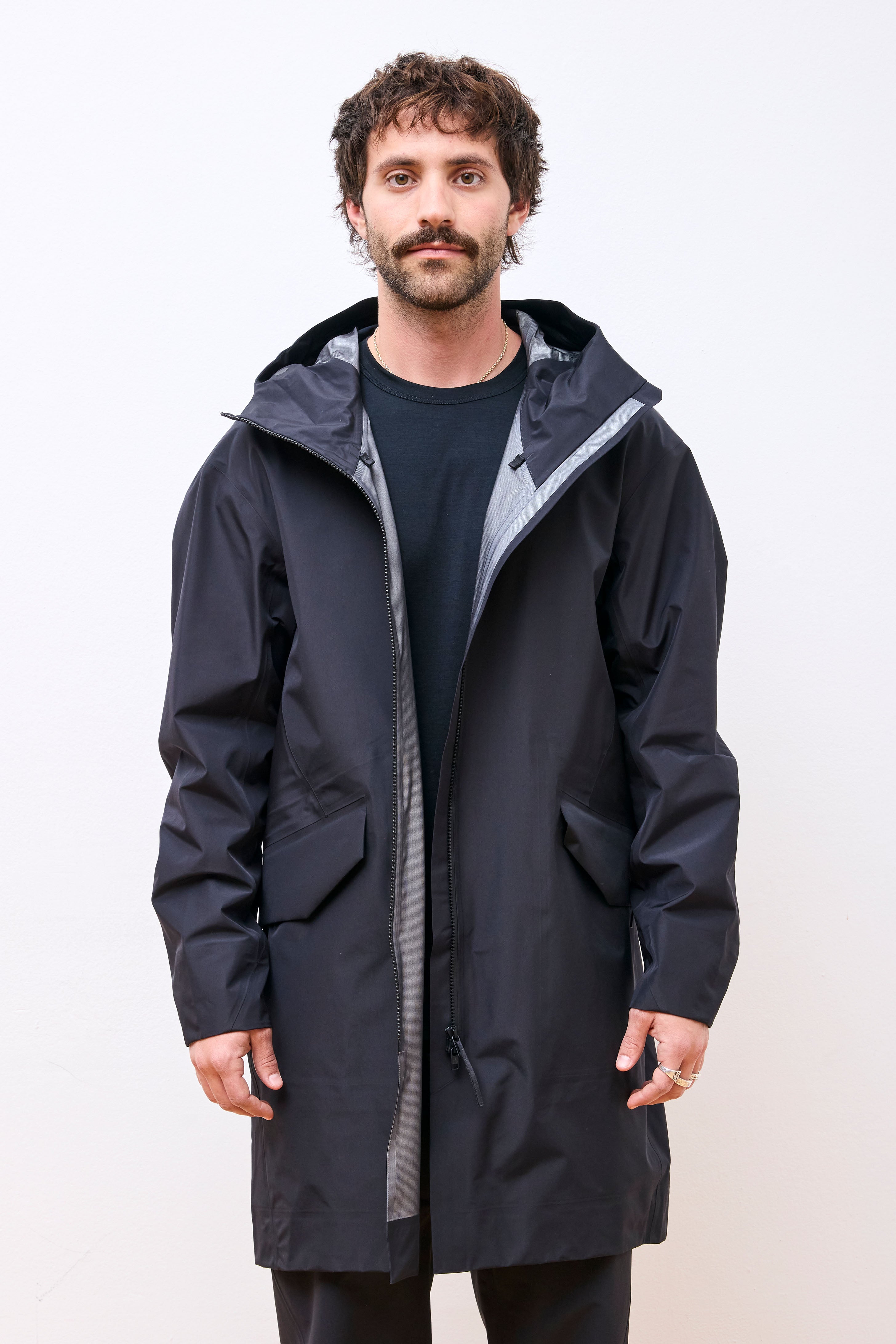 Veilance Monitor Coat M Black