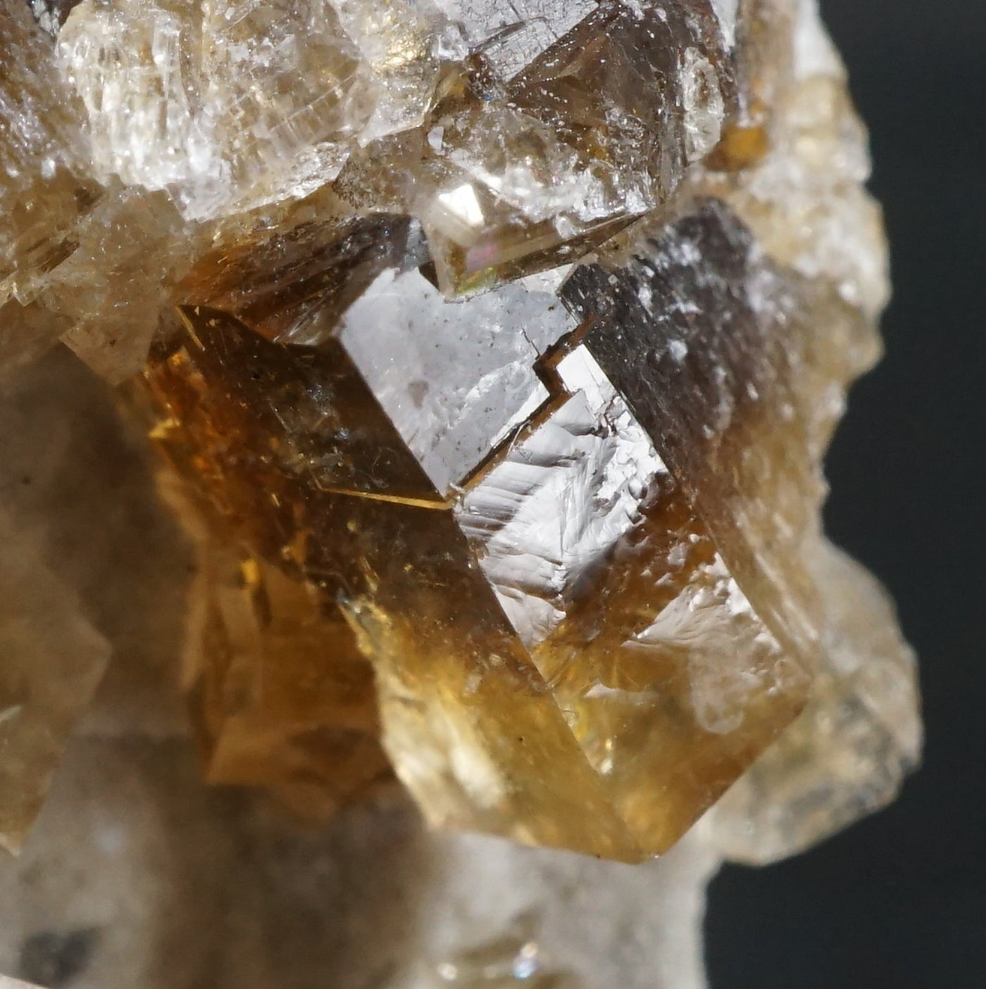 アメリカ・オハイオ州産 フローライト – 天然石ハッピーギフト