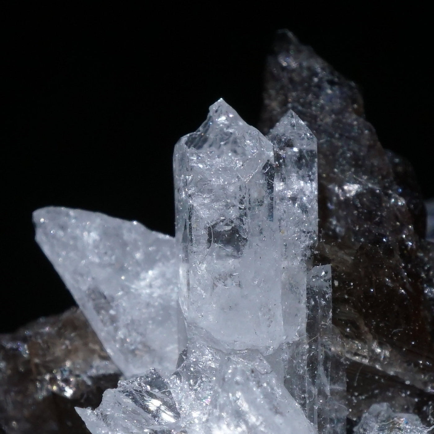 ロシア産 アキシナイト(斧石)・水晶 – 天然石ハッピーギフト