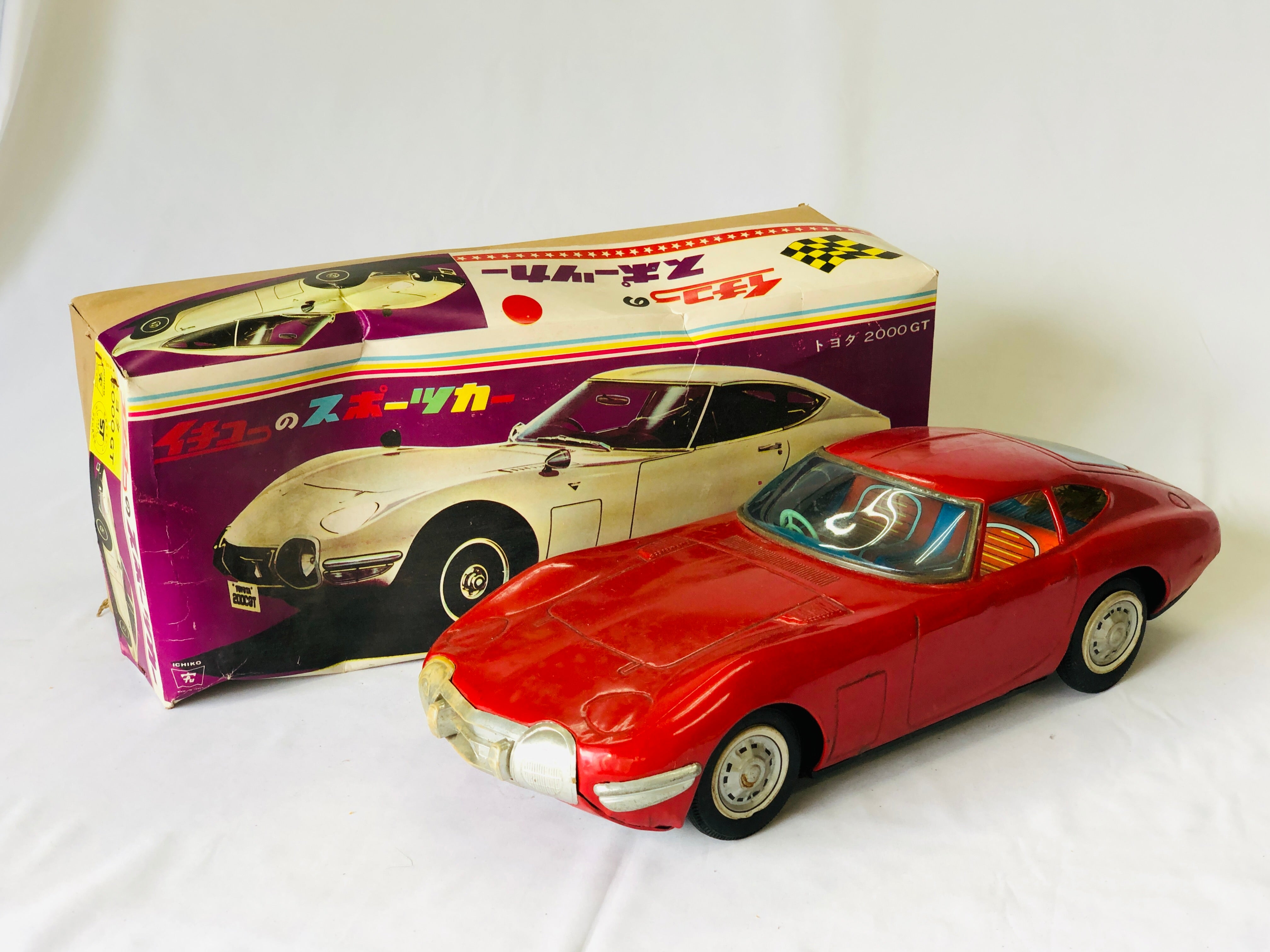 Y4934 TIN TOY Toyota 2000GT sports car Ichiko box Japan antique