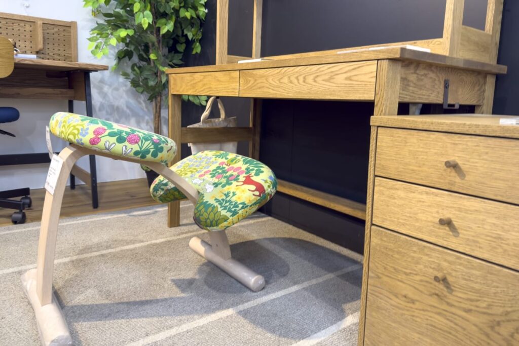 姿勢が良くなる椅子バランスイージーの口コミ・効果は？選び方と