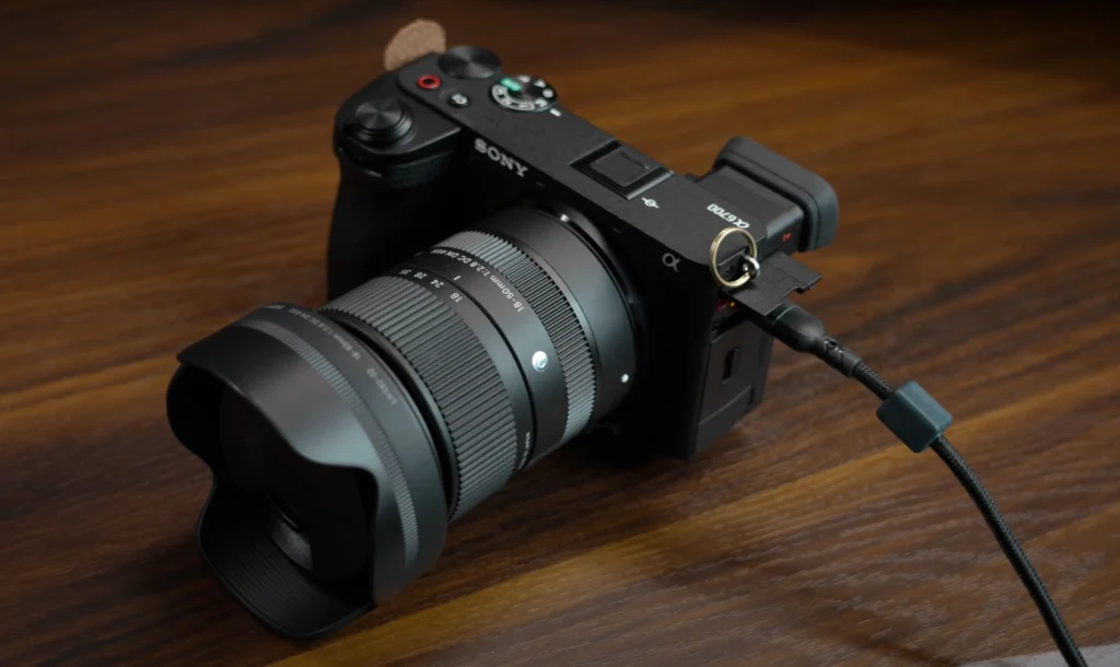 保存版】SONY αシリーズの最適解。バッテリーチャージャーおすすめ3選