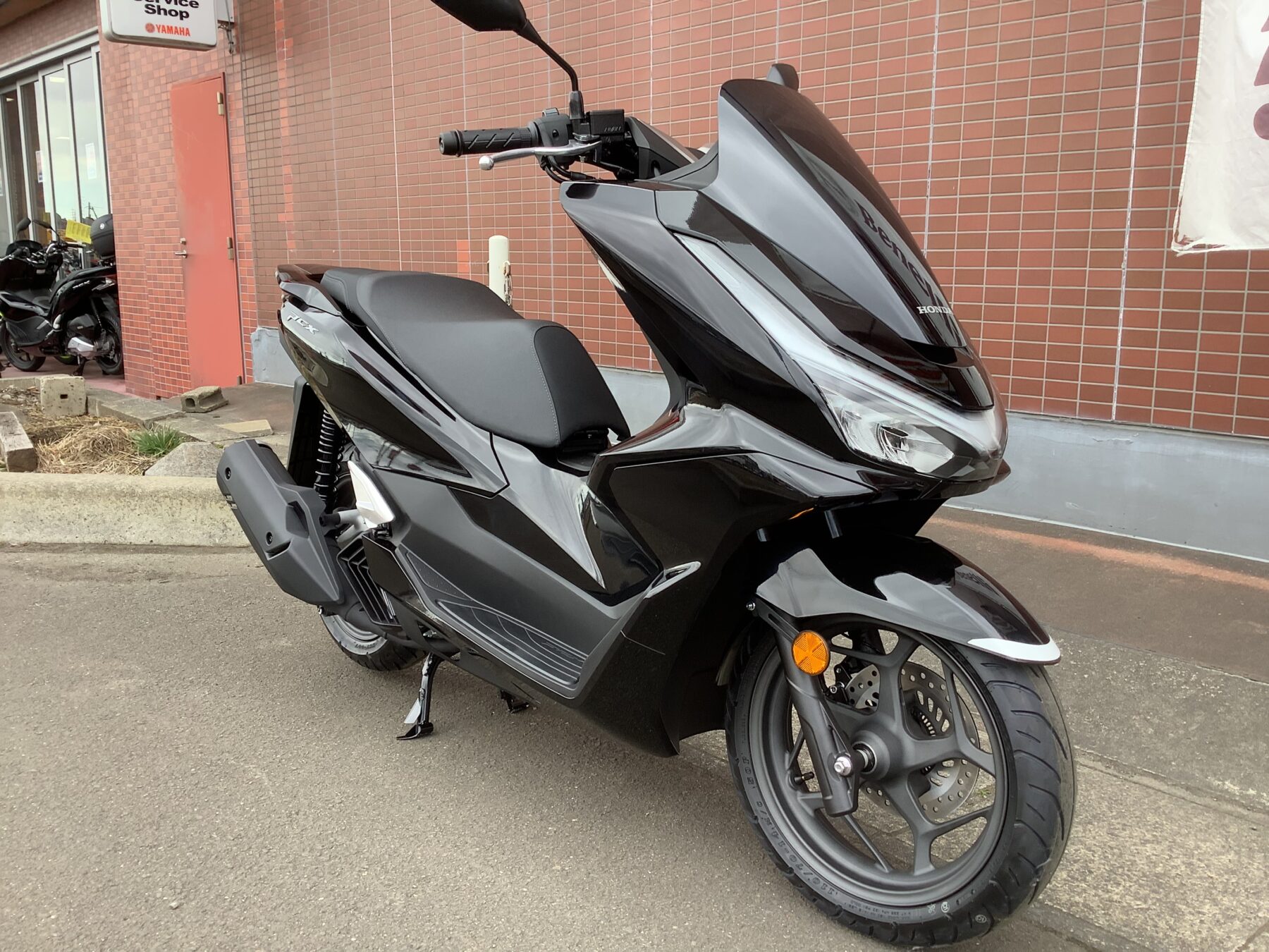 新型【HONDA PCX125】ボディカラー：パールマゼラニックブラック入荷