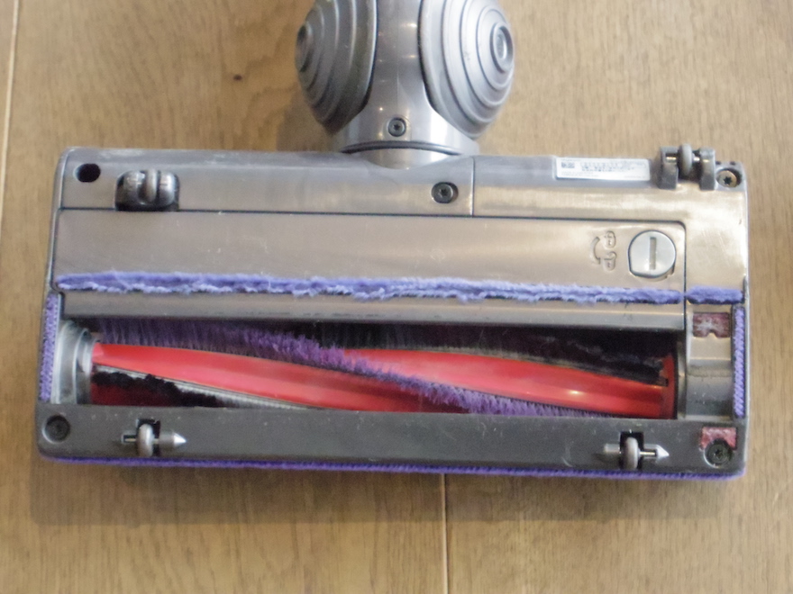 ダイソンのクリーナーヘッド比較。フラフィとダイレクトドライブの2種