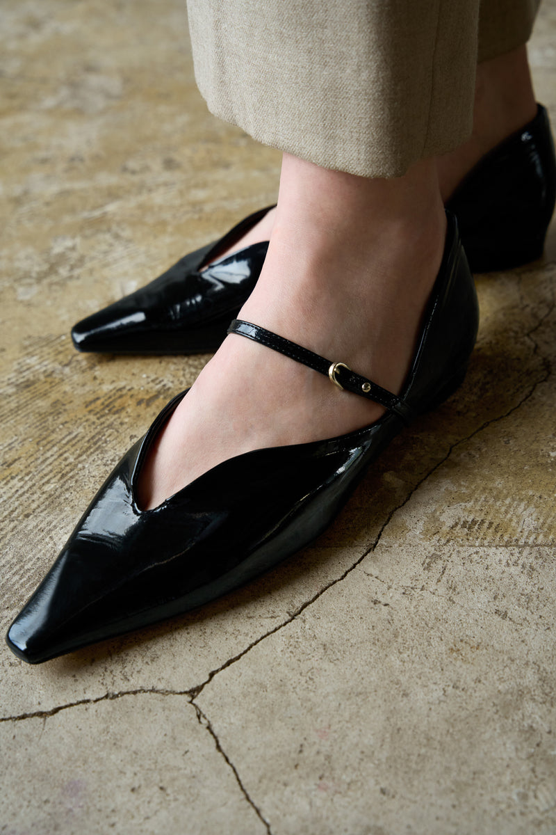 Kate black enamel メリージェーン ポインテッド パンプス ブラック