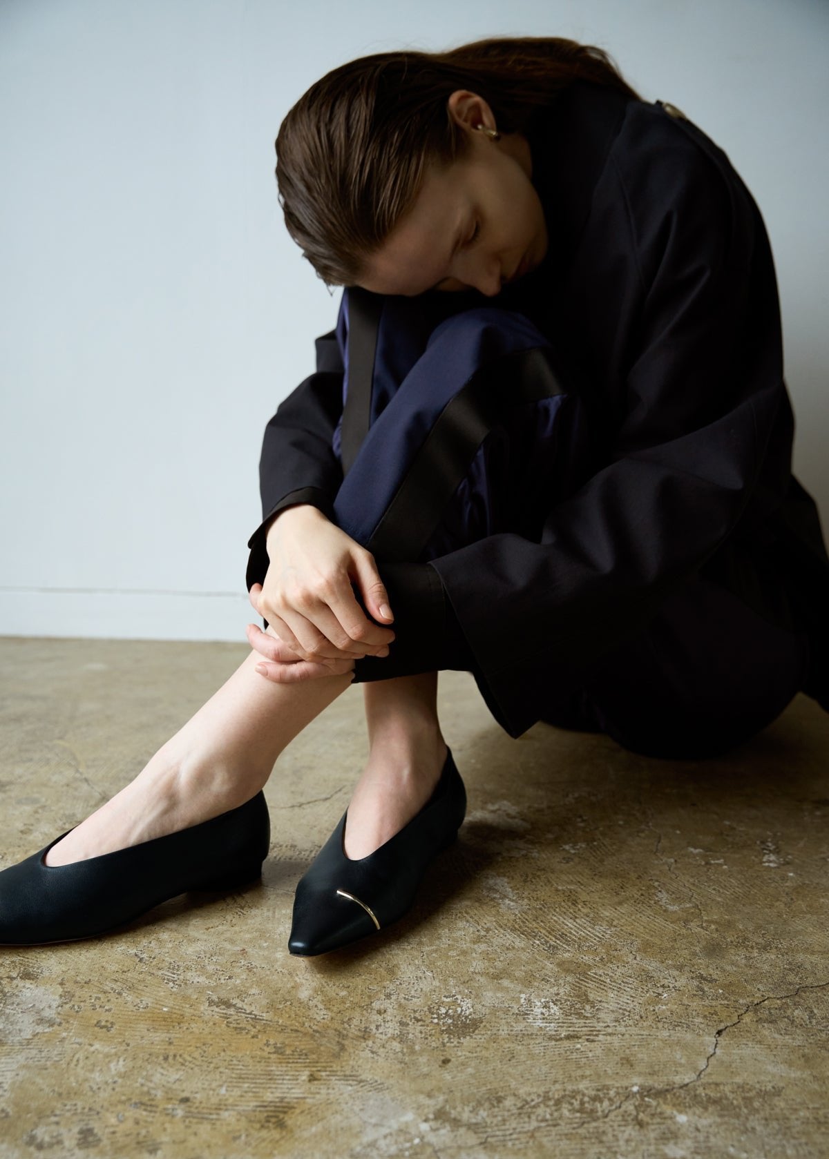 Eileen black メタル付きフラットパンプス ブラック - HENRI EN VARGO