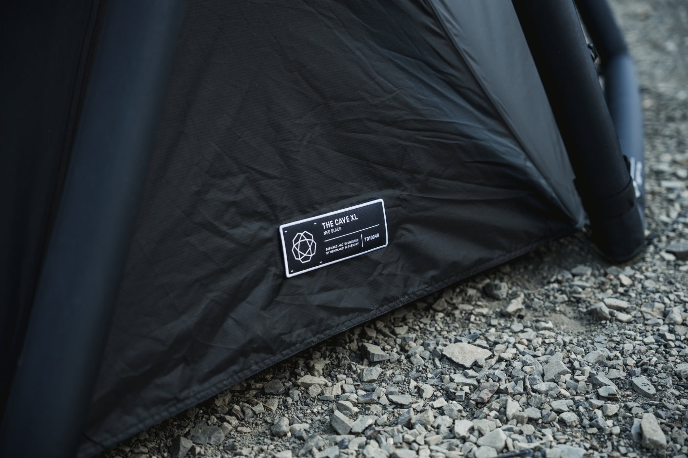 THE CAVE XL, The Neo Black Program / 4-SEASON – HEIMPLANET