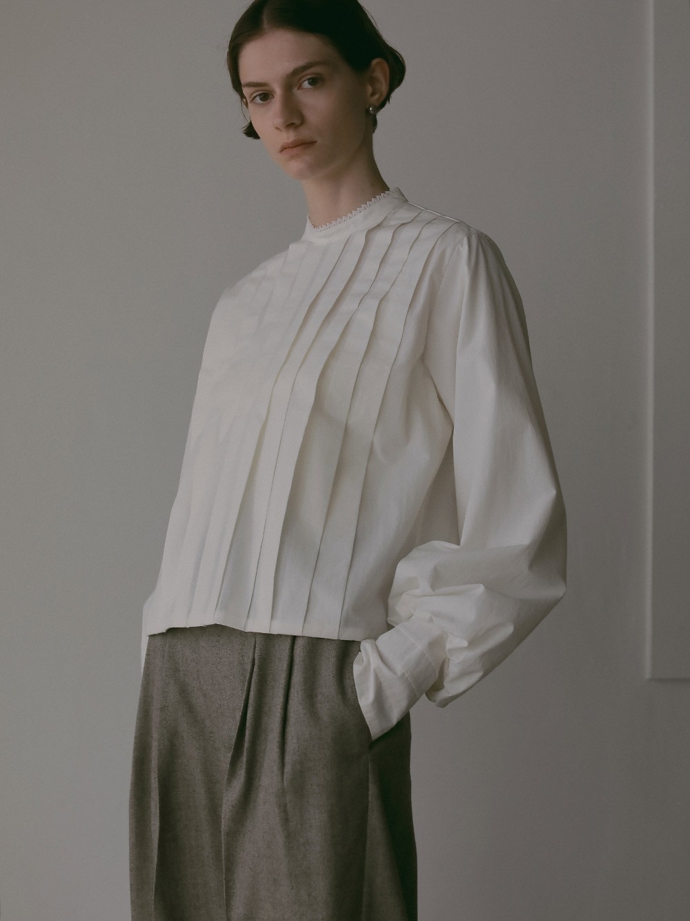 コットンタックブラウス | Blouse | HER. Online Store