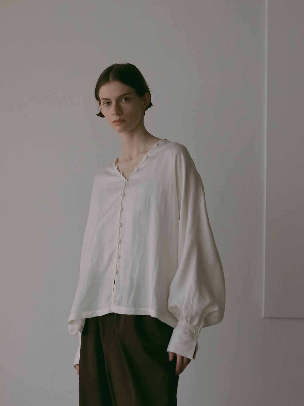 ボタンブラウス | Blouse | HER. Online Store