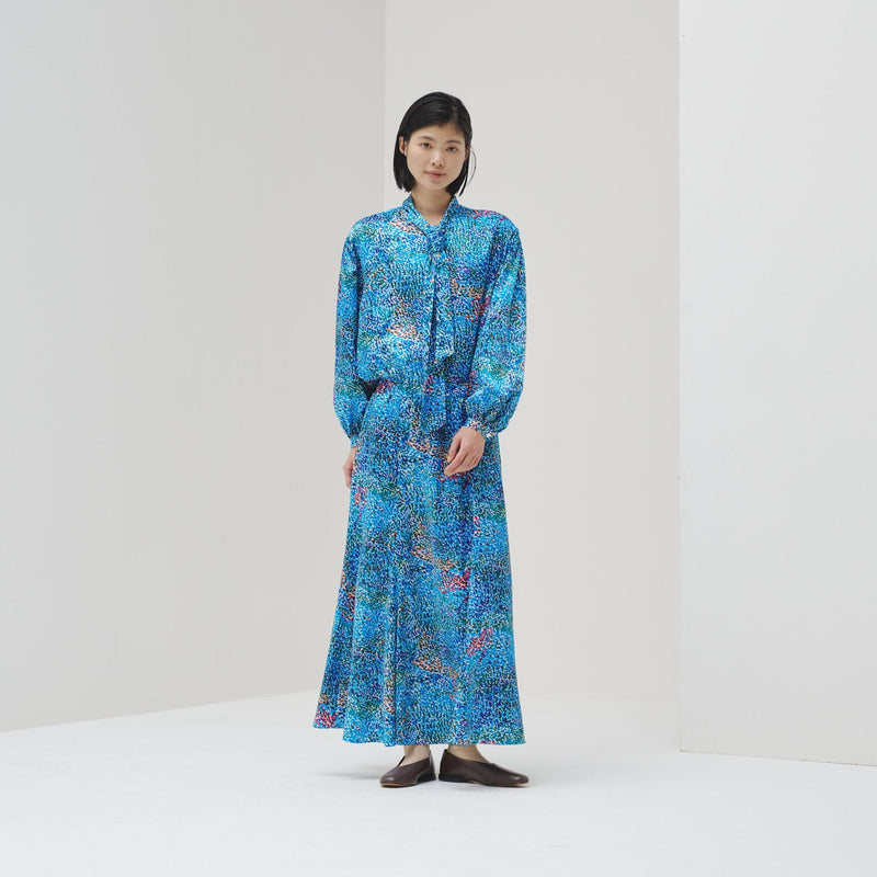 サテンボウタイブラウス「（無題）（青）」 – HERALBONY