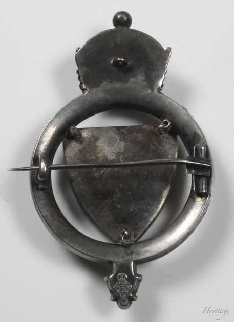 英国王室の紋章デザインのスコティッシュアゲートのブローチ