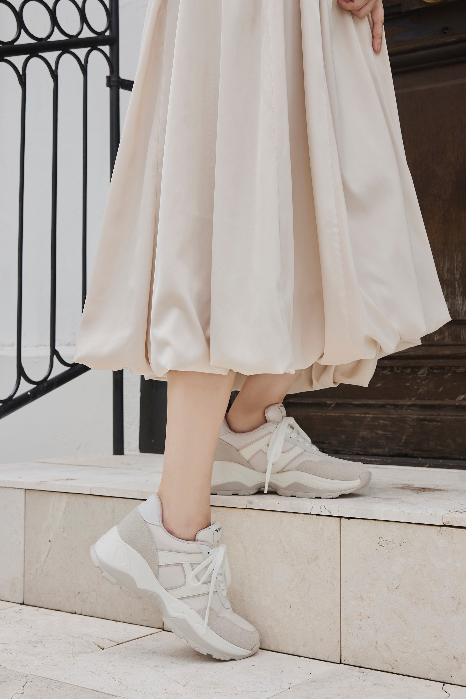 white / beige / black×white / bordeaux】Le City HLT Sneakers