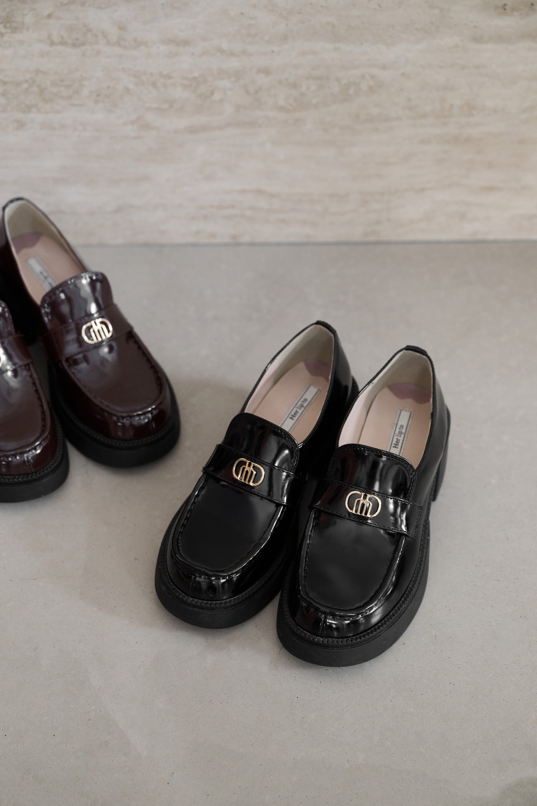 新色】Trois Logo Loafers