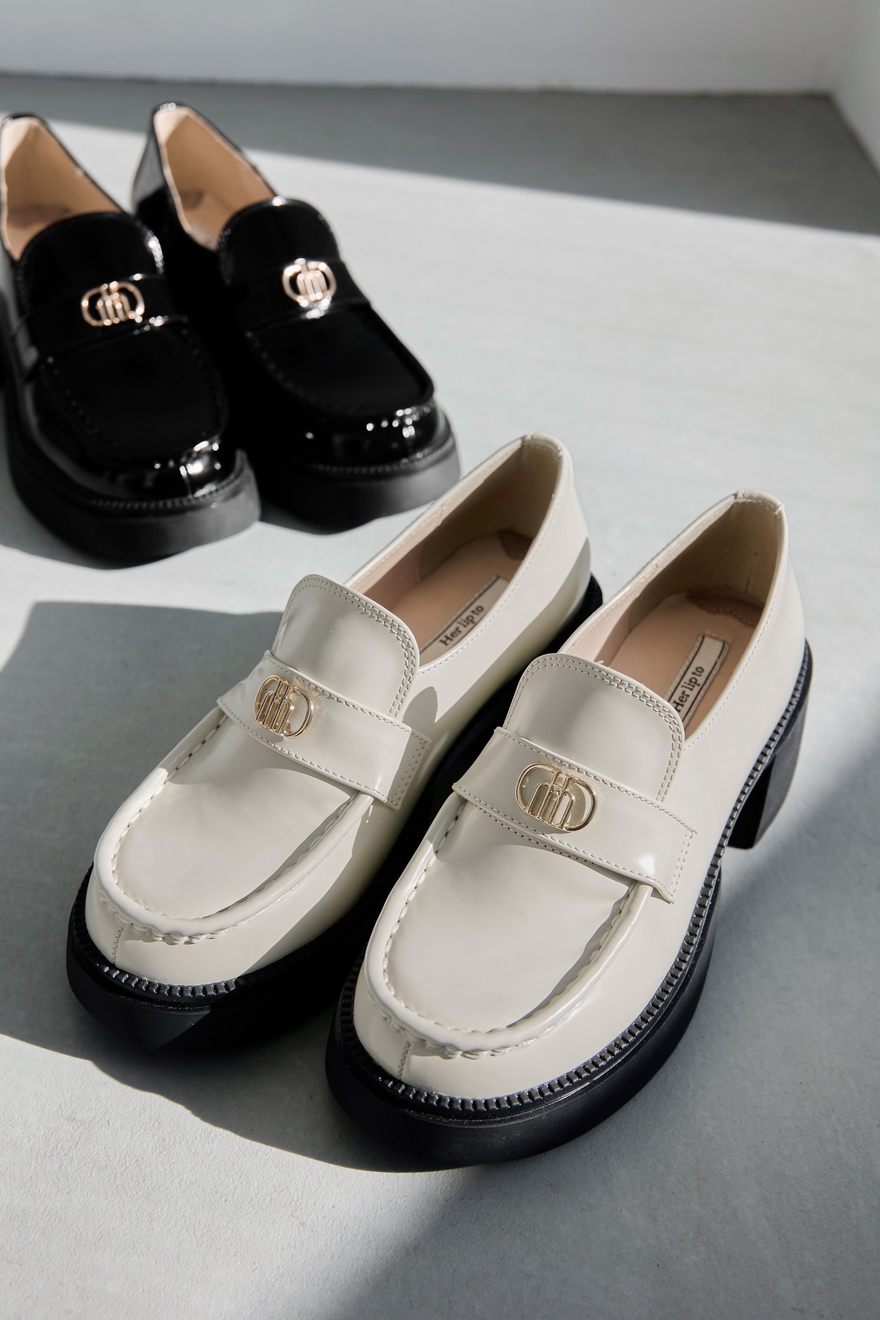 新色】Trois Logo Loafers