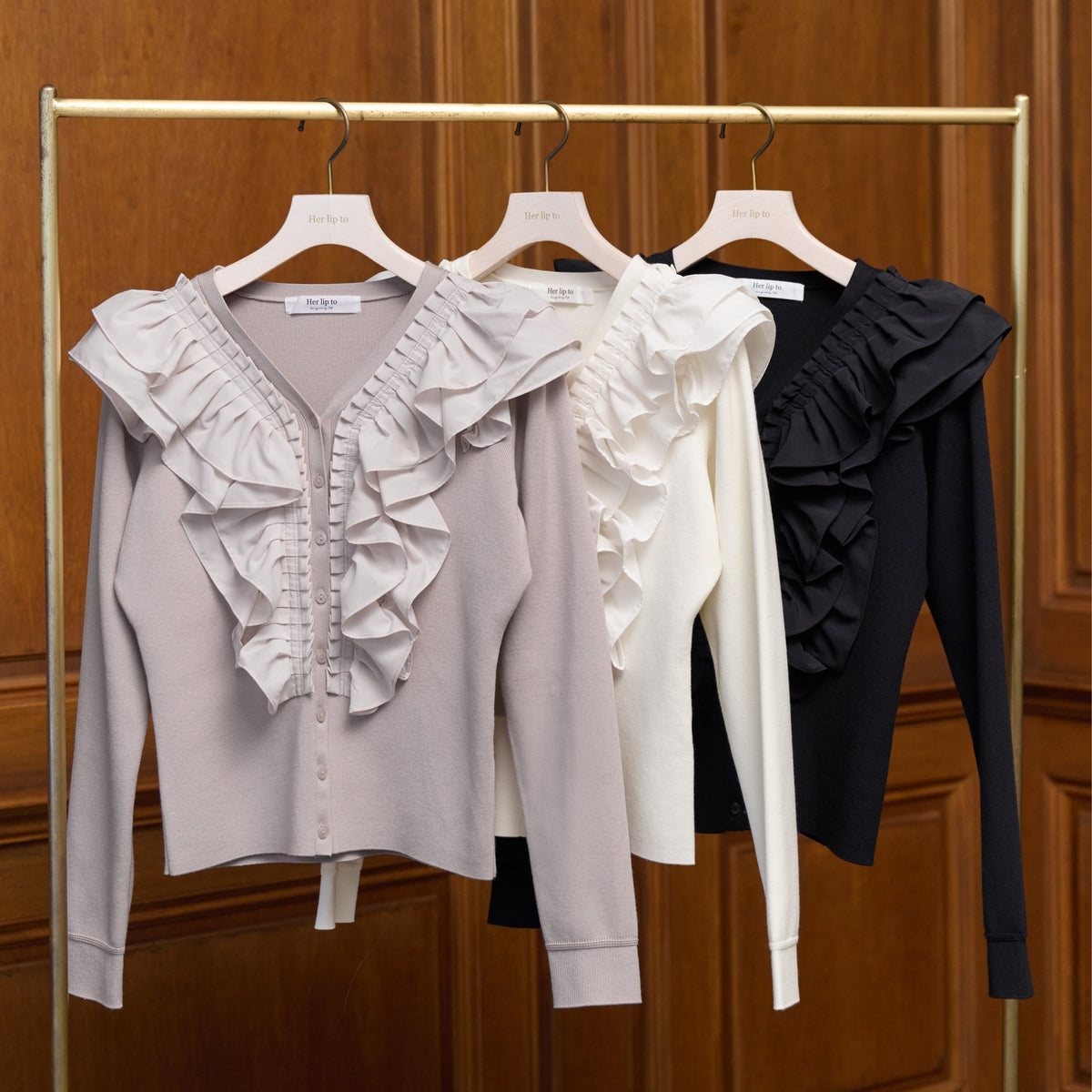 off white] Ruffle Pleated Knit Cardigan