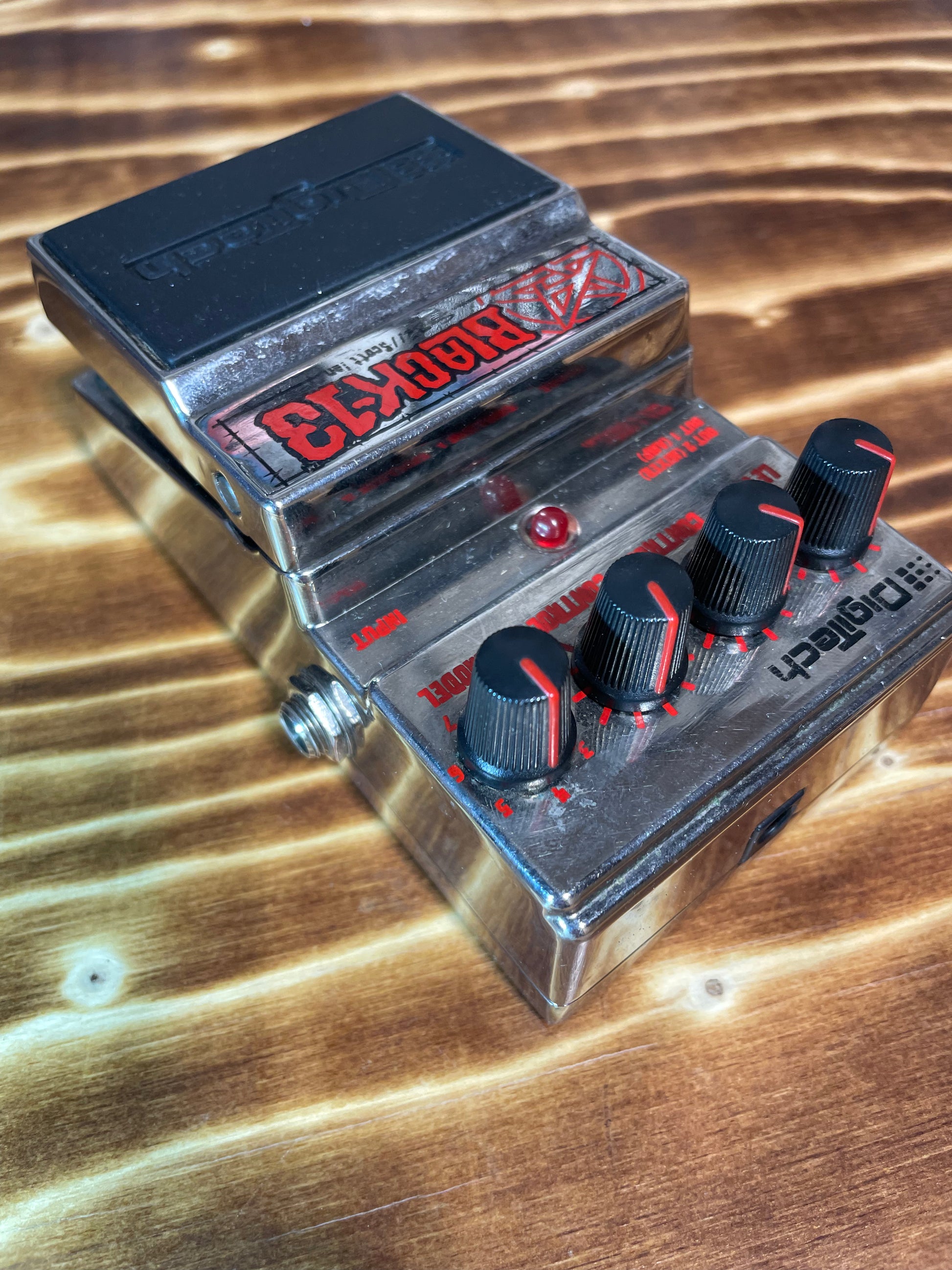 DigiTech Black-13 Scott Ian Signature – Herscheid and the Headbangers