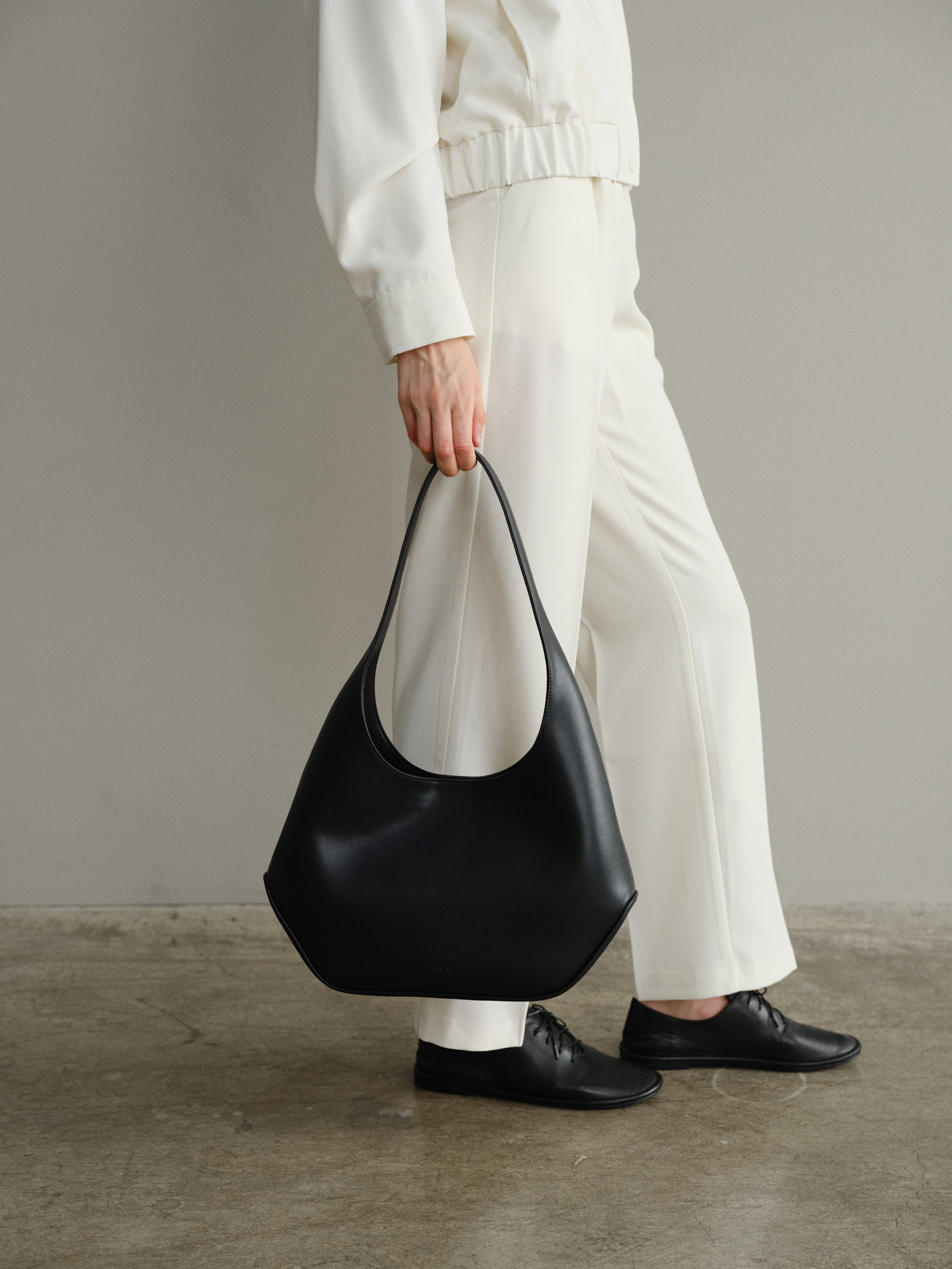 ROH SEOUL STORE - Arc hobo bag Black - ROH SEOUL