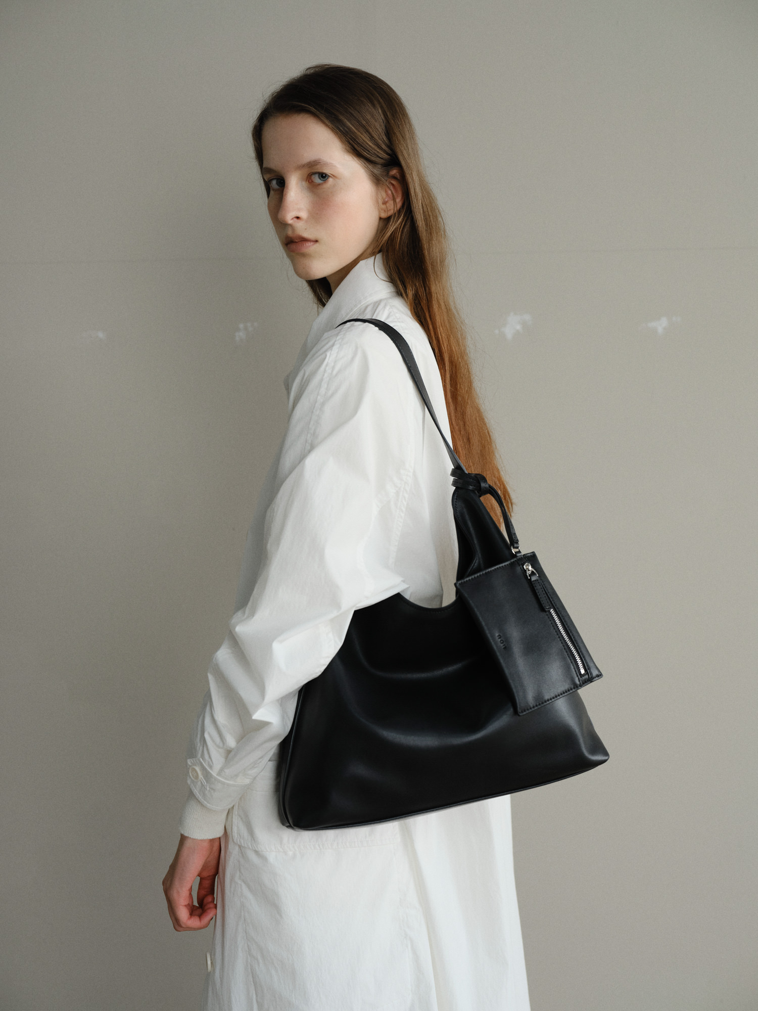 ROH SEOUL STORE - Pulpy hobo bag Black - ROH SEOUL