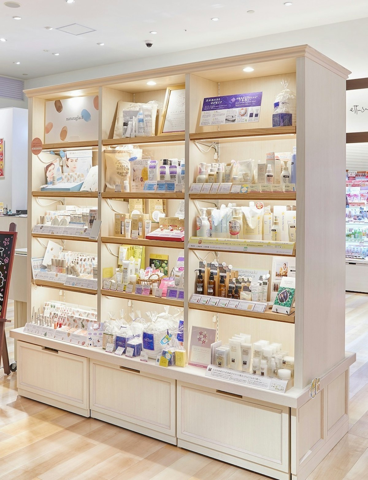 カラーフィールド 阪急西宮ガーデンズ・本館2階東モール | HH cross