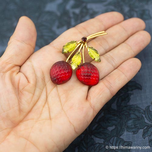 Austria-ストロベリー・フルーツガラス・アンティーク・ブローチ