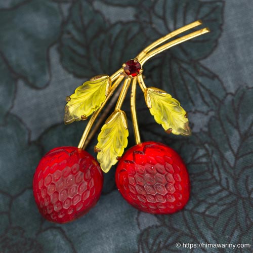 Austria-ストロベリー・フルーツガラス・アンティーク・ブローチ