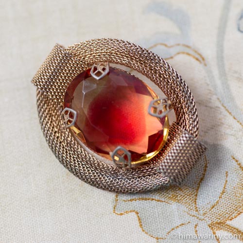 ワインレッド・ギブレガラス・アンティーク・ブローチ – アンティーク